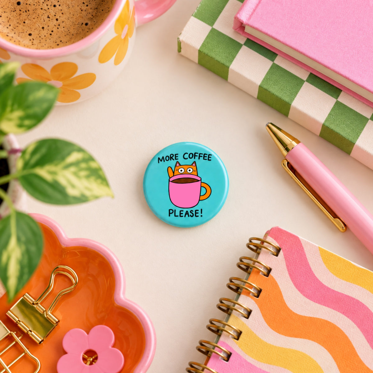 Mehr Kaffee – Anstecknadel – Katzenzitat-Pin, lustige Geschenke